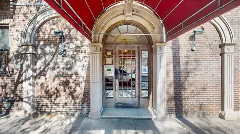 30-06 29th St #2S, Astoria, NY 11102