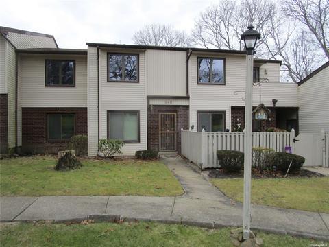 348 Clubhouse Ct #348, Coram, NY 11727