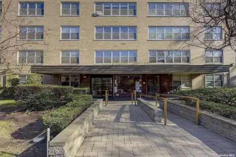 135 Ocean Pkwy #1R, Brooklyn, NY 11218