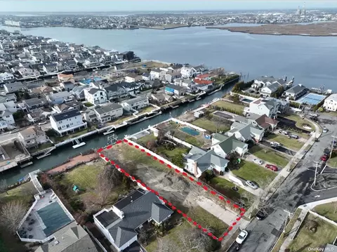 297 Blackheath Rd, Lido Beach, NY 11561