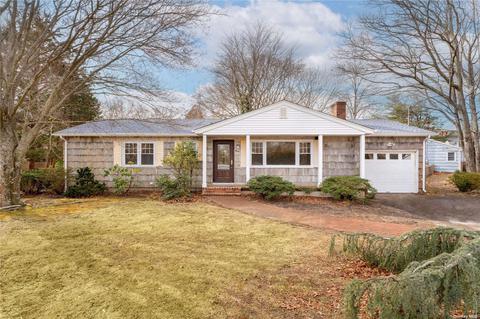 3 Oak Tree Ln, Hampton Bays, NY 11946