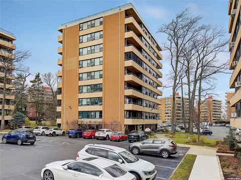 167-05 12th Ave #3D, Beechhurst, NY 11357