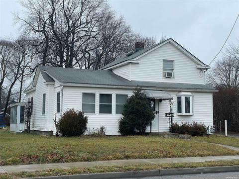 65 Baker St, Patchogue, NY 11772 photo 1