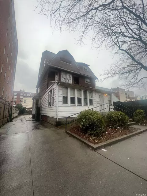 716 E 32nd St, Brooklyn, NY 11210