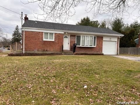 48 W 22nd St, Huntington Station, NY 11746