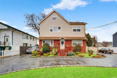 60 Verazzano Ave, Copiague, NY 11726
