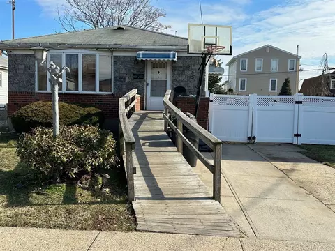 156-23 88th St, Howard Beach, NY 11414