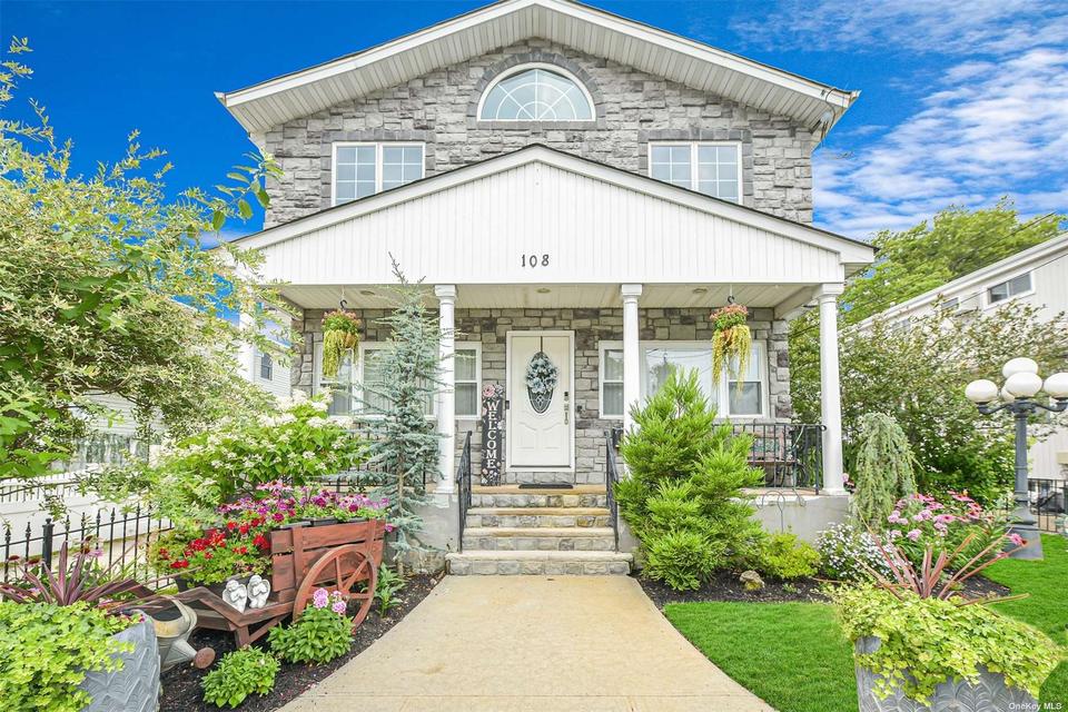 108 Kenny Ave, Merrick, NY 11566 Movoto