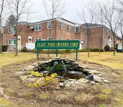 224-45 Kingsbury Ave #UPPER, Bayside, NY 11364