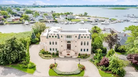 55 Thixton Dr, Hewlett Harbor, NY 11557