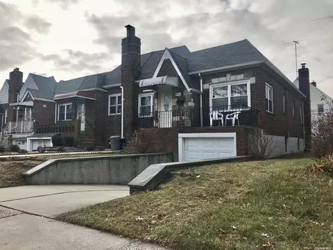 45-50 Utopia Pkwy, Flushing, NY 11358