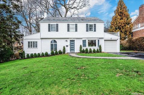 24 Pond Park Rd, Great Neck, NY 11023