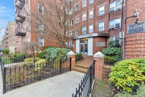65-36 Wetherole St #303, Rego Park, NY 11374