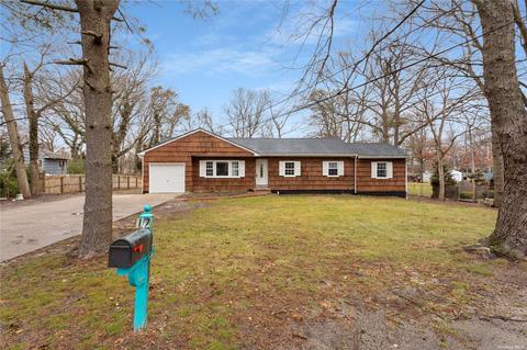 17 Chestnut St, Central Islip, NY 11722 photo 1