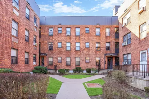 215-28 47 Ave #3C, Bayside, NY 11361