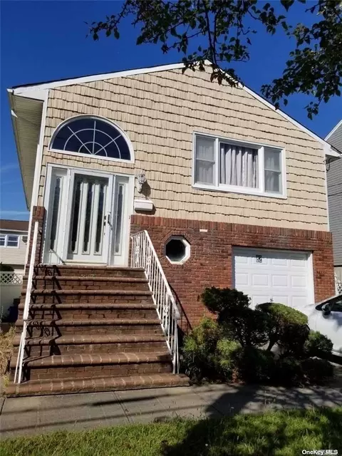 82 Stirling Ave, Freeport, NY 11520