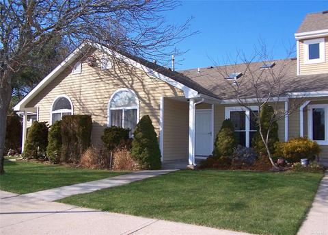59 Eric Dr #59, Middle Island, NY 11953