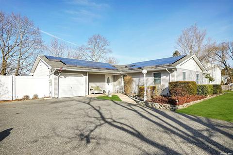 20 Stuart Dr, Coram, NY 11727
