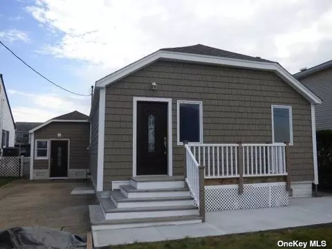 58 E Bedell St, Freeport, NY 11520