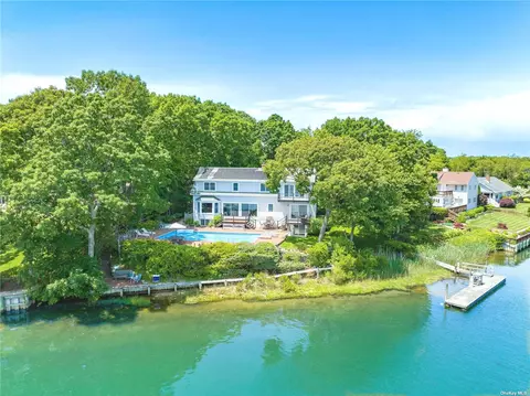 715 Dawn Dr, Greenport, NY 11944
