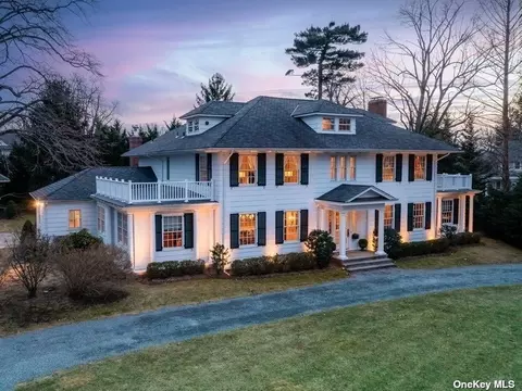 12 Westgate Blvd, Manhasset, NY 11030