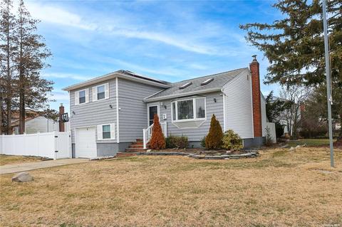 4 S Ford Dr, Massapequa, NY 11758