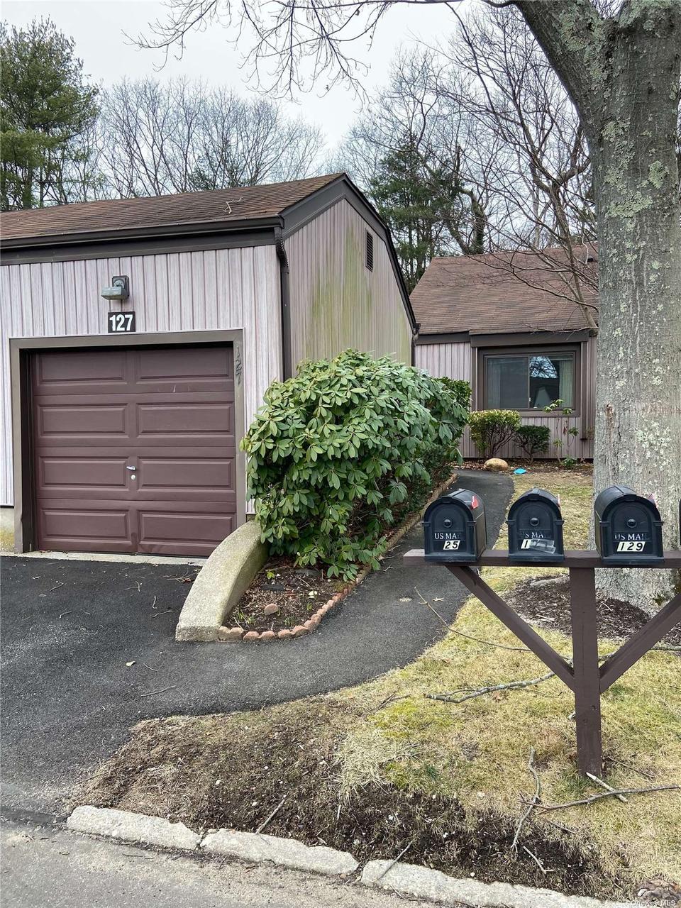  127 Strathmore Gate Dr, Stony Brook, NY 11790 photo 1