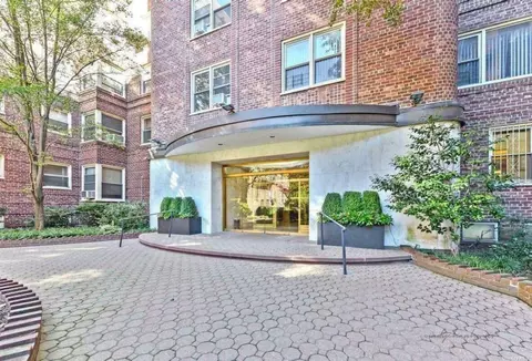 68-61 Yellowstone Blvd #604, Forest Hills, NY 11375