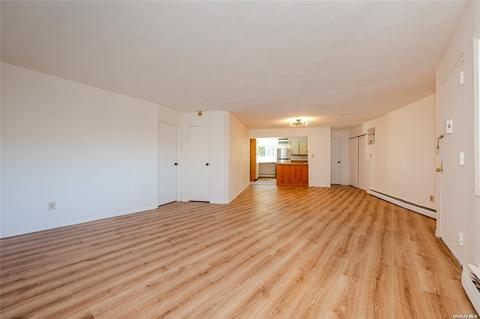 400 Fulton St #6E, Farmingdale, NY 11735