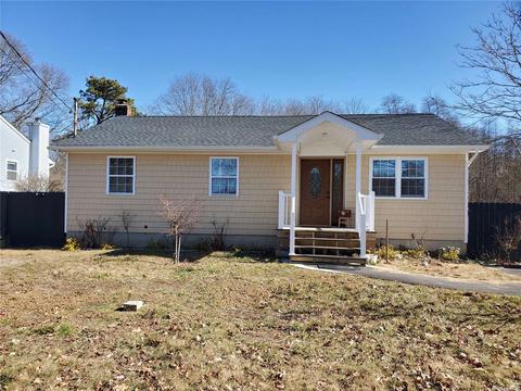 47 Carver Blvd, Bellport, NY 11713