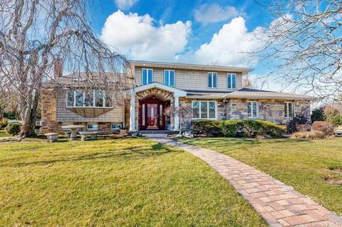 32 Bayberry Rd, Lawrence, NY 11559