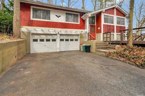 200 Harding Ct, Centerport, NY 11721