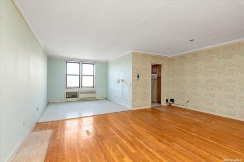 141-05 Pershing Cres #402, Briarwood, NY 11435
