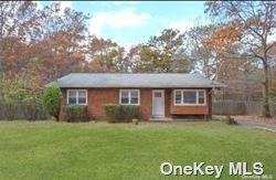 411 Brookhaven Ave, Flanders, NY 11901