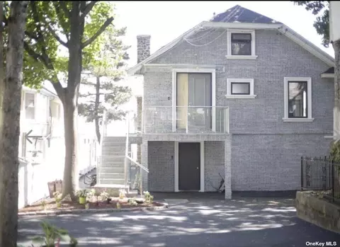 718 Clarence Ave, Bronx, NY 10465