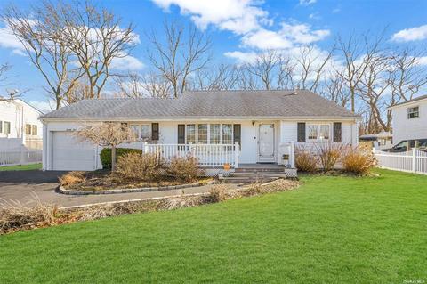 24 Champlain St, Port Jefferson Station, NY 11776