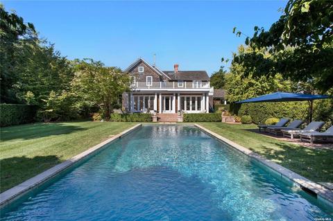 95 S Howells Point Rd, Bellport, NY 11713