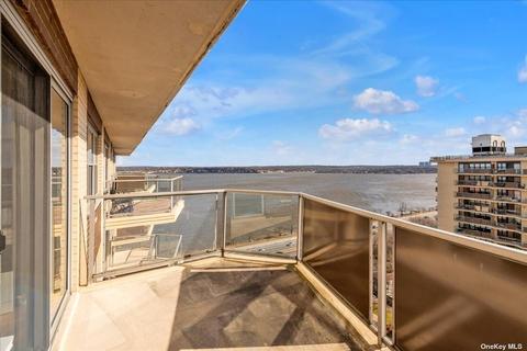 17-85 215th St #17K, Bayside, NY 11360