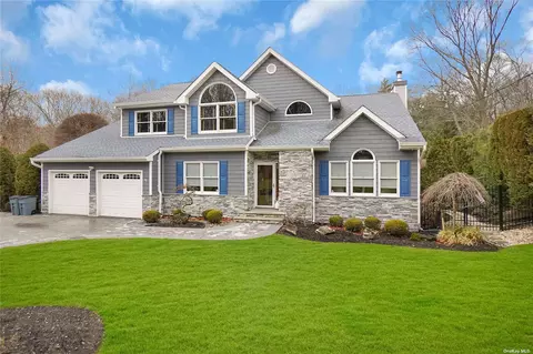 132 Grassy Pond Dr S, Smithtown, NY 11787