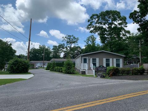 61-14 Forge Rd, Riverhead, NY 11901 photo 1