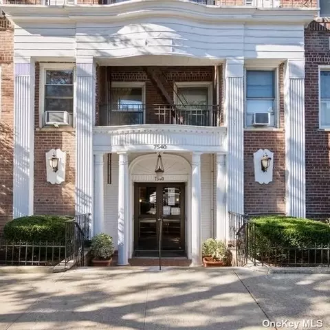 75-40 Austin St #2CL, Forest Hills, NY 11375