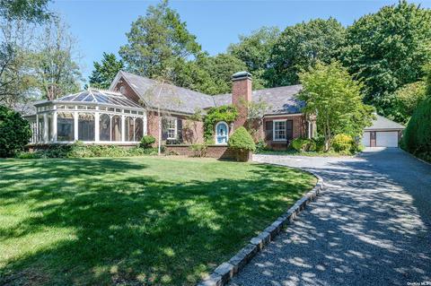 168 Baldwin Ave, Locust Valley, NY 11560