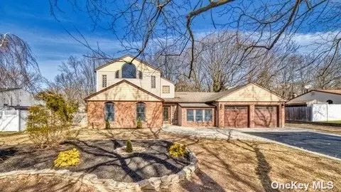 69 Granada Cir, Mount Sinai, NY 11766