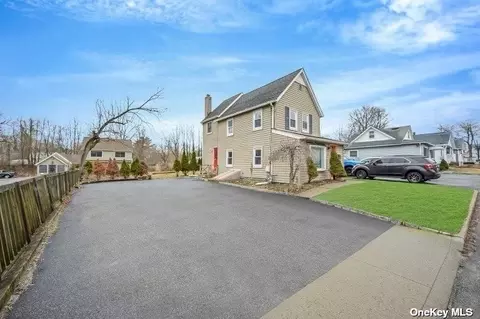 26 First Ave, Kings Park, NY 11754