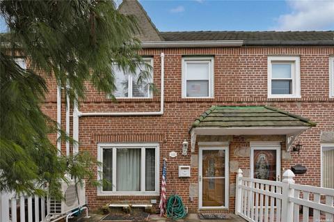 61-42 78th St, Middle Village, NY 11379