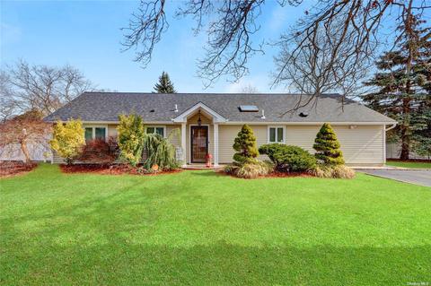 119 Wendy Dr, Holtsville, NY 11742
