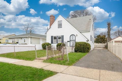 135 Allen St, Hempstead, NY 11550