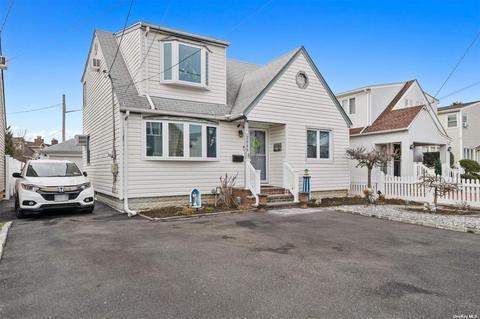 2940 Marlborough Rd, Oceanside, NY 11572
