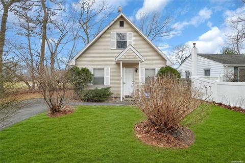 26 Webb Ave, Patchogue, NY 11772