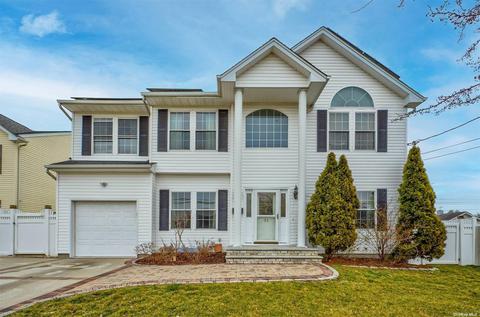 33 County Line Rd, East Farmingdale, NY 11735